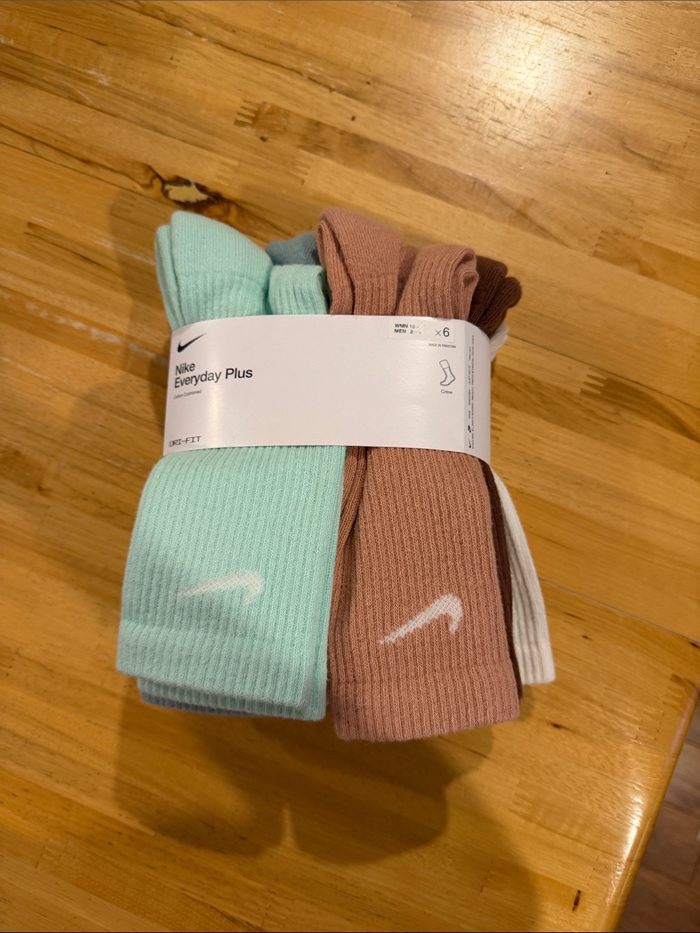 Nike Crew Athletic Socks in Mint Green and Mauve (6-Pack)